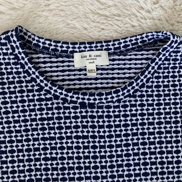 Kim & Cami Navy & White Sleeveless Knit Top - Picture 3 of 3